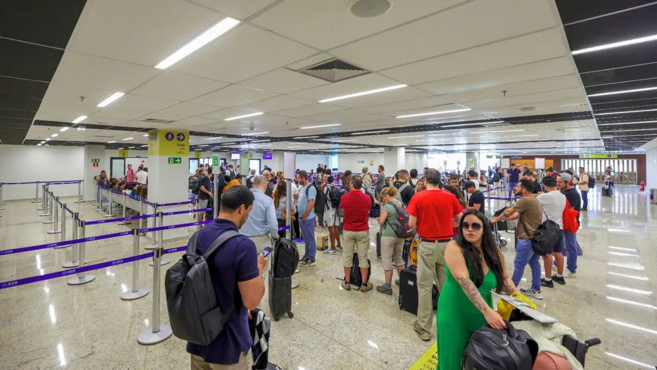 Aeroporto de Foz do Iguaçu registra alta de 10% no movimento de passageiros em agosto