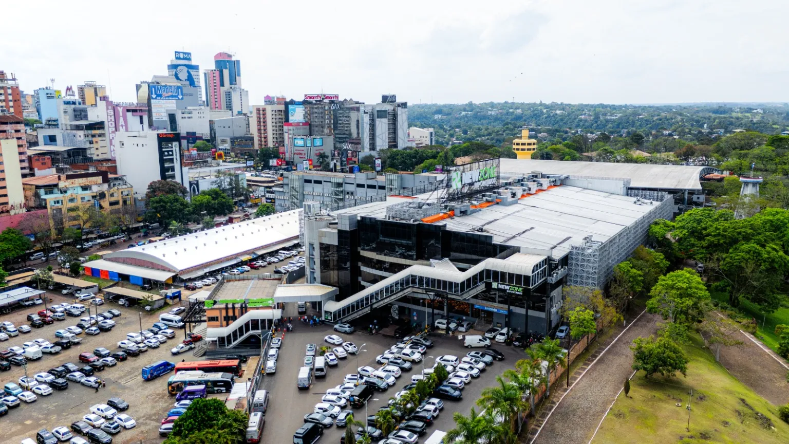 New Zone Importados aposta em localização estratégica para atrair turistas no verão